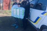 Не только охрана порядка: сотрудник полиции передал гуманитарную помощь нуждающейся семье в Николаевской области