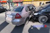 У Миколаєві зіткнулися три автомобілі: постраждав водій