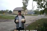 В Николаевской области, неподалеку от АЭС, найдены два огромных гриба, весом 4 кг