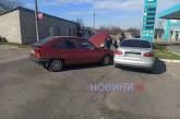 Біля автозаправки в Миколаєві зіткнулися «Опель» і «Деу»