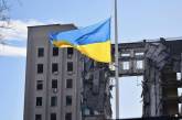 Миколаївці прийшли під будівлю зруйнованої ОВА вшанувати пам'ять загиблих (фото)