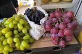 Голубика по 1 200 гривен, клубника по 240 и виноград за 320: самые дорогие фрукты на николаевских рынках 