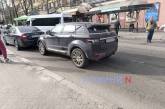 В центре Николаева столкнулись Range Rover и Škoda