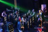 «Развеселый концерт» : николаевцы с музыкой отметили 1 апреля (фоторепортаж)