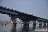У Миколаєві виявили пошкодження на мосту: утворився величезний затор
