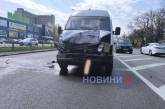 На проспекті в Миколаєві зіткнулися дві маршрутки та «Кіа»
