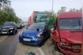 У Києві зіткнулися 6 автомобілів: п'ятеро постраждалих