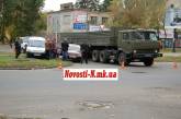 В центре Николаева армейский «Камаз» выбросил на обочину автомобиль службы охраны