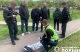 У Києві на місці злочину затримали чиновника-хабарника з Деснянської РДА