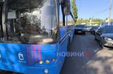 У Миколаєві BMW Х5 врізався у тролейбус