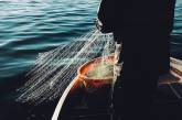 В Полтавской области рыбак бросался рыбой в полицейских