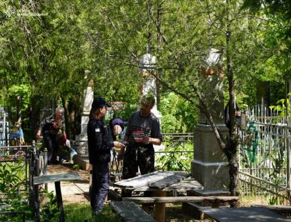 На цвинтарях Миколаєва небезпечно — шукати міни металошукачем не можна, - ДСНС