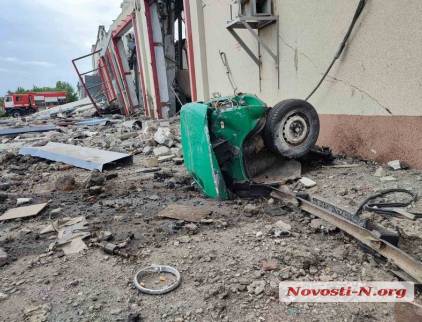 Ракетний удар по Миколаївській області: пошкоджено автомобіль, виникла пожежа