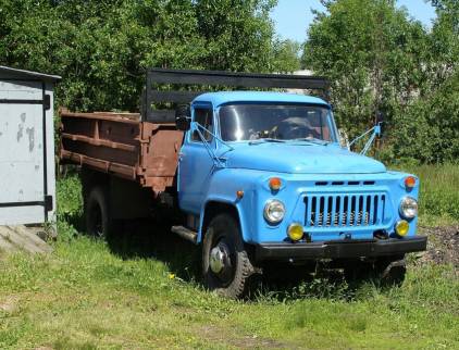 У Миколаєві КП просить списати раритетні радянські вантажівки, оцінивши їх у 1 копійку