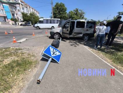 У Миколаєві водій «Лексуса» викупив розбитий з його вини автомобіль прямо на місці ДТП