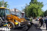 В центре Николаева активно «роют» дороги на улицах: ремонтируют трубы