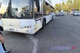 На кільці у Миколаєві зіткнулися тролейбус та «Рено»