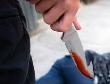 Словесний конфлікт біля магазину: у Южноукраїнську місцевий житель отримав удар ножем у шию