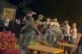 В Одессе на открытии клубов в Аркадии произошла массовая драка (видео)