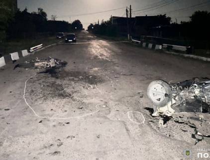 На Миколаївщині підлітки на мотоциклі врізалися в мопед: один загиблий, двоє постраждалих