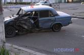 У центрі Миколаєва зіткнулися «Міцубісі» та ВАЗ: постраждали водії, є загроза вибуху