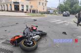 В центре Николаева мотоцикл врезался в «Мерседес»: мотоциклист погиб