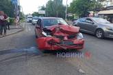 У Миколаєві п'яний на «Міцубісі» врізався у Mini Cooper: постраждала дівчина-водій