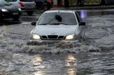Киев накрыла непогода: затоплены улицы (видео)