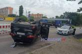 У Миколаєві після зіткнення із підйомним краном перевернулася «Тойота» (фото, відео)