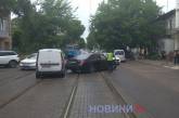 В центре Николаева столкнулись «Мерседес» и «Рено»: заблокировано движение трамваев
