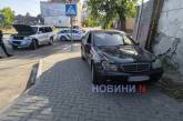 У центрі Миколаєва зіткнулися «Мерседес» та «Міцубісі»: є постраждалий