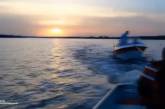 У Миколаївській області зламаний човен із 6 людьми віднесло течією: допомогли рятувальники (відео)