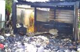 В Николаевсой области загорелось хозяйственное здание, огонь мог перекинуться на дом