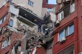 В Днепре продолжаются поисковые работы на месте разрушенной девятиэтажки: спасли двух человек (фото)