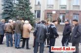 Протест сближает: в Первомайске сторонники компартии с удовольствием  поели из котла «капиталиста» Корнацкого