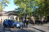 Столкнувшиеся в центре Николаева «Skoda» и «Toyota RAV4» заблокировали движение трамваев