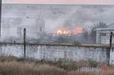 Появились фото и видео с места пожара в Николаеве: облако черного дыма движется в сторону центра города