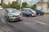 В Николаеве столкнулись три автомобиля: пострадали два человека