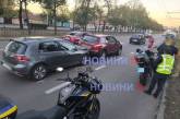 На проспекте в Николаеве столкнулись три автомобиля