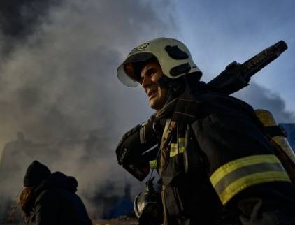 Армія РФ вдарила КАБом по багатоповерхівці в Харкові: виникла пожежа, багато постраждалих