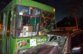 В Одессе троллейбус размазал по асфальту вылетевший со встречной полосы внедорожник