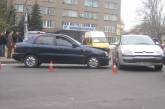 В центре Николаева Daewoo и Citroen не поделили проезжую часть