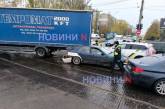 Столкнувшиеся грузовик и BMW перекрыли движение по главной городской магистрали Николаева (видео)