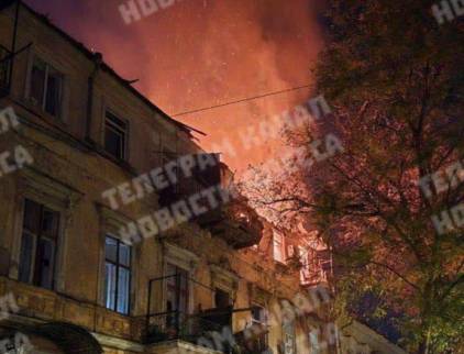 Атака на Одесу: є загибла та поранені, постраждали будинки та церква (фото, відео)