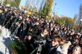 Сегодня в Николаеве торжественно открыли памятник Юрию Макарову
