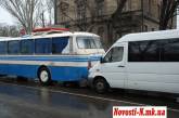 Международное ДТП в Николаеве: молдавская маршрутка столкнулась с украинским автобусом