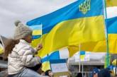 91% українців пишається своїм громадянством, але 35% молоді хотіли б виїхати, — опитування