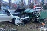 Внаслідок потрійної ДТП у Миколаєві загинуло двоє людей: водія Infiniti затримала поліція