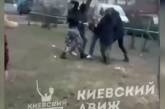 Пришел на свидание: в Киеве группа подростков избили парня цепью и палками (видео)  