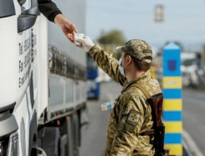 У Миколаївській області перевіряють дані системи «Шлях», за якою чоловіки можуть виїхати з України